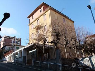 Hotel 22 camere - 800 mq + terrazze - Vendita a pr