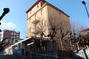 Hotel 22 camere - 800 mq + terrazze - Vendita a pr