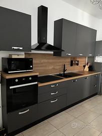 cucina moderna in condizioni perfette