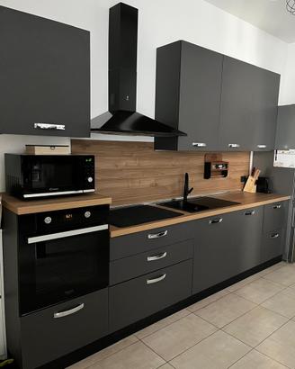 cucina moderna in condizioni perfette