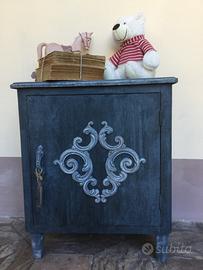 Mobiletto/comodino vintage rivisitato shabby chic