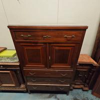 Cassettone Antico con Vano a Giorno e Intarsi