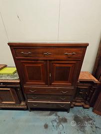 Cassettone Antico con Vano a Giorno e Intarsi