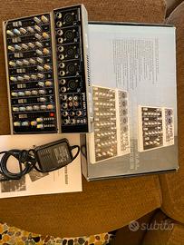 Mixer audio  analogico con scatola