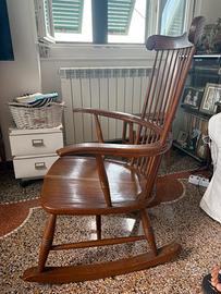 Dondolo in legno