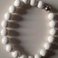 Collana a grandi perle bianche