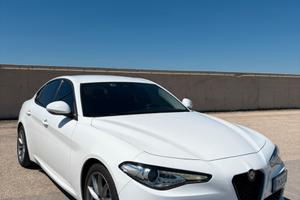 Alfa Romeo Giulia Super, 2.2 180 Cv
