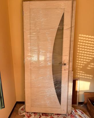 Porta da interno nuova.