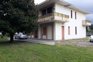 Villa di 330 m² con più di 5 locali e box auto dop