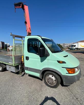 Iveco daily cassone fisso con gru palfinger