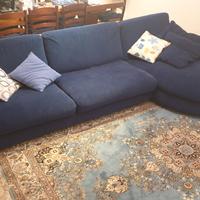 Divano SEVEN con penisola in tessuto Alcantara blu