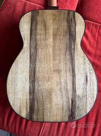 Chitarra acustica di liuteria