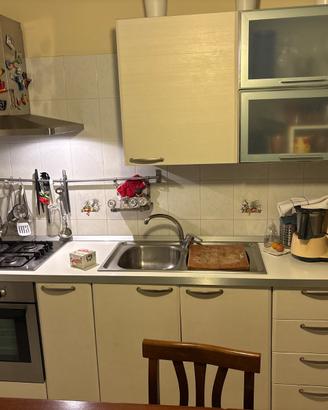 Cucina , lettini singoli e armadio