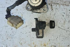 blocchetto chiave e gancio casco yamaha xt 550 