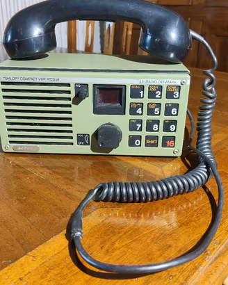 Radiotelefono VHF Marino Sailor Compact RT2048