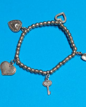 Bracciale elastico con cuori pendenti Vestopazzo