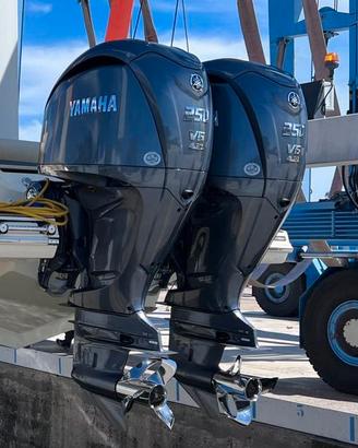 Motori Yamaha F250 NSB X 25" coppia come nuovi