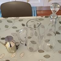 Due brocche acqua e piccola oliera