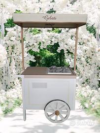 Carrello con ruote.