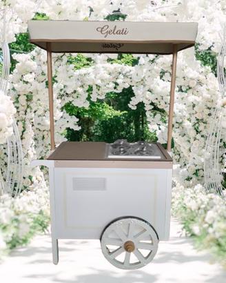 Carrello con ruote.