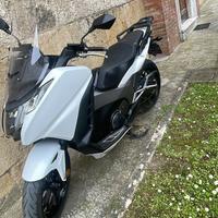 Honda integra 750