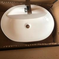 2 lavabi moderni da bagno con rubinetteria acciaio