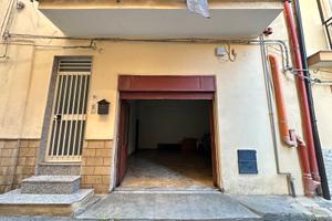 Magazzino a Montelepre, Via Giosuè Carducci