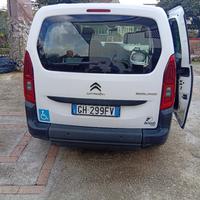 Citroen Berlingò per trasporto disabili.