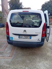 Citroen Berlingò per trasporto disabili.
