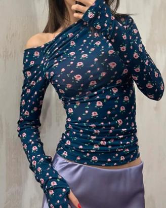 Maglia fondo blu con roselline