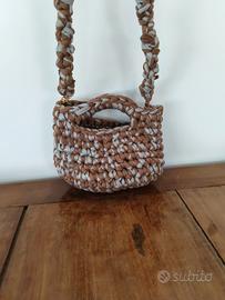 borsa beige e grigia 