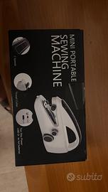 Macchina da cucire portatile