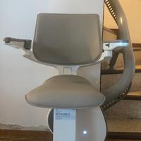 Montascale elettrico per anziani/disabili