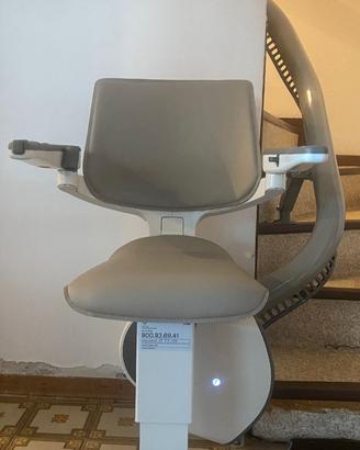 Montascale elettrico per anziani/disabili