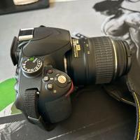 Nikon D3200 + Obiettivo AF-S DX 18-55 VR