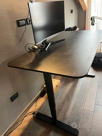 Scrivania regolabile in altezza Ikea mod. BEKANT
