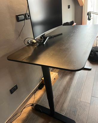 Scrivania regolabile in altezza Ikea mod. BEKANT