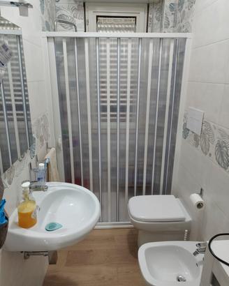 box doccia modello a fisarmonica in PVC