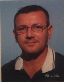 Posatore di guaina , manovale edile