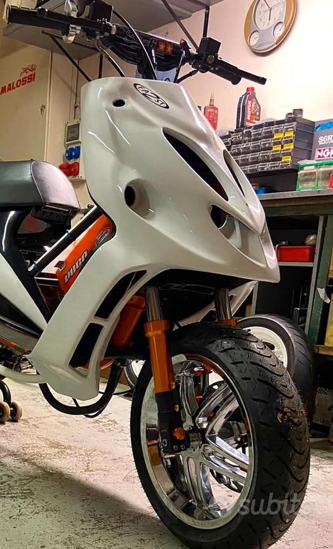 Rialzo Per Scooter Minarelli CAMAMOTO - 2 Regolazioni, Compatibile Con Yamaha, Colore Bianco