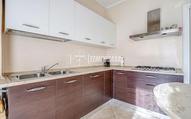 TRILOCALE RISTRUTTURATO CON DOPPI SERVZI E BOX DOP