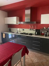 Cucina completa di elettrodomestici