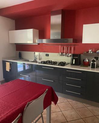 Cucina completa di elettrodomestici