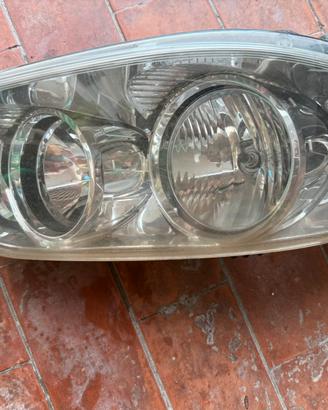 Faro fiat punto