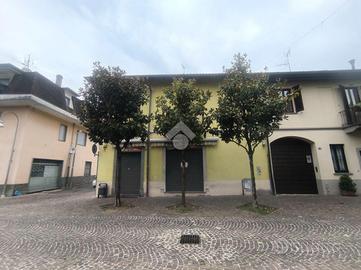 NEGOZIO A RESCALDINA