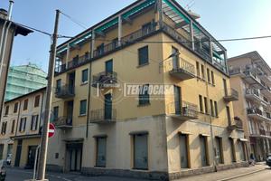 INTRA - TRILOCALE IN ZONA CENTRALE DA RISTRUTTURAR