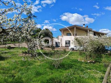 Villa di 400 m² con più di 5 locali a Cerveteri