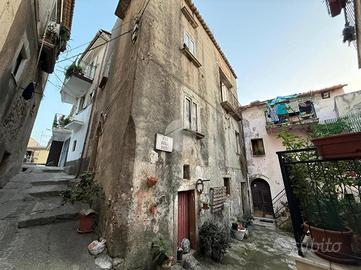 2 LOCALI A PAOLA