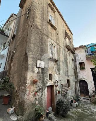 2 LOCALI A PAOLA