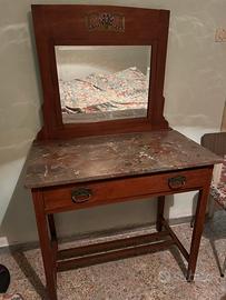 Toletta antica con piano in pietra marmorizzata